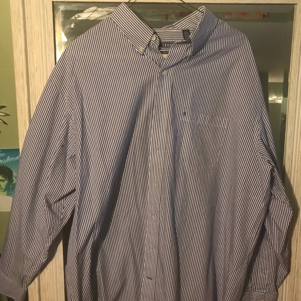BRAND NEW!!! striped IZOD men’s casual button up